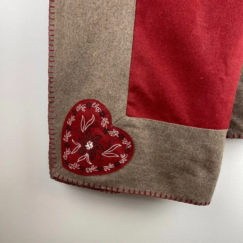 Interieur Passion French Throw Wool Blanket Beige Red Heart Embroidered Theme